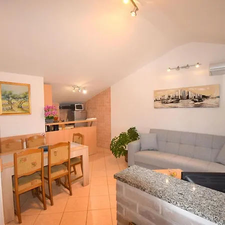 Paula Apartament Njivice